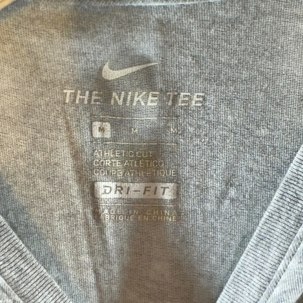 592 | Nike NBA San Antonio Spurs LaMarcus Aldridge #12‎ DriFit Gray Women Med - Picture 5 of 8